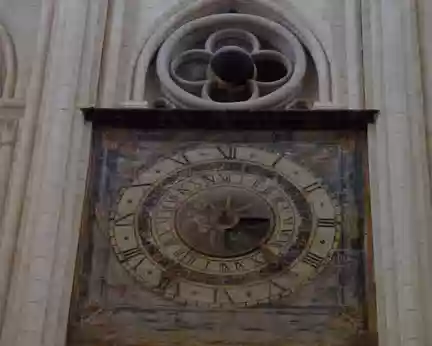 P1030108 Horloge astronomique (1667) indiquant l'amplitude des marées et les phases de la lune.